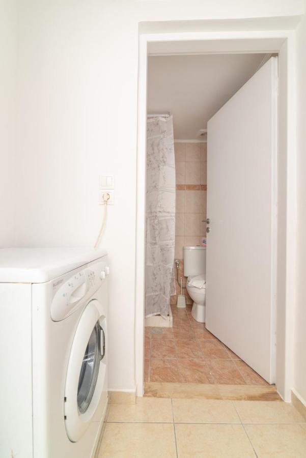 1 Bedroom Apartment Opposite Medical Center イラクリオン エクステリア 写真